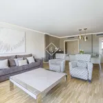 Rent 4 bedroom apartment of 194 m² in Valencia