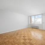 Appartement de 592 m² avec 1 chambre(s) en location à Toronto