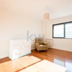 Rent 3 bedroom apartment of 158 m² in Lisbon