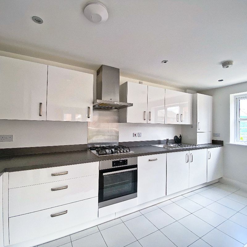 2 BEDROOM Flat/Apartment at 11 Willow House,Hook,RG27,9AD, England Sherfield on Loddon