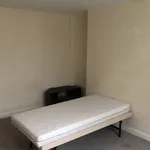 Rent 3 bedroom flat in East Midlands