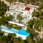 Rent 6 bedroom house in Ibiza