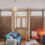 Rent a room of 150 m² in porto