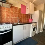 Flat to rent in Rutland Avenue, High Wycombe HP12