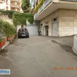 Affitto 6 camera appartamento di 167 m² in Genoa