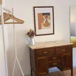 Rent a room of 80 m² in lisbon