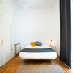 Rent a room of 106 m² in Madrid