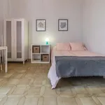 Rent 5 bedroom apartment in Valencia