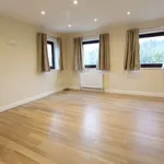 Rent 3 bedroom flat in East Midlands