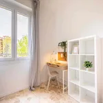 Rent a room of 70 m² in Milan