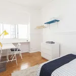 Rent a room of 120 m² in lisbon