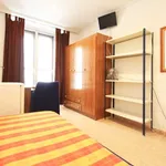 Rent a room of 100 m² in madrid