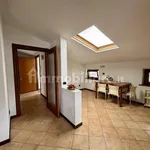 Affitto 3 camera appartamento di 95 m² in Mandello del Lario