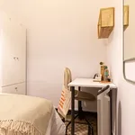 Rent 4 bedroom apartment of 8 m² in Barcelona