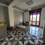 Affitto 5 camera appartamento di 20 m² in Messina