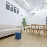 Rent a room of 80 m² in valencia