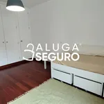 Rent 4 bedroom apartment of 180 m² in Lisboa