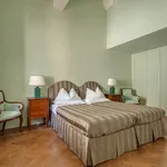 Rent 3 bedroom apartment of 200 m² in Florence