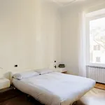 Rent 6 bedroom apartment of 260 m² in Roma