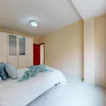 Rent 2 bedroom apartment of 60 m² in Zaragoza