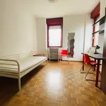 Rent 2 bedroom apartment of 90 m² in Milano