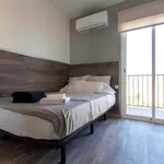 Rent a room of 95 m² in Valencia