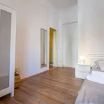 Rent a room of 220 m² in madrid