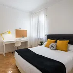 Rent a room of 108 m² in Madrid