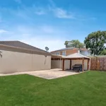 Rent 3 bedroom house in Caroline Springs