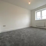 Rent 3 bedroom flat in East Midlands