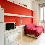 Rent a room of 98 m² in Milan