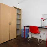 Rent a room of 100 m² in lisbon