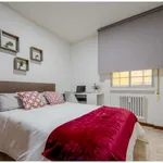 Rent a room of 200 m² in madrid