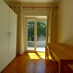 Rent a room of 60 m² in lisbon