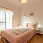 Rent 1 bedroom apartment of 40 m² in lisbon