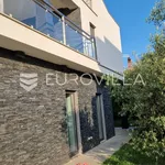 Rent 3 bedroom house of 250 m² in Pula