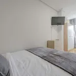 Rent a room of 180 m² in madrid