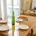 Rent 2 bedroom apartment of 550 m² in Paris