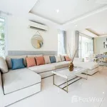 Rent 5 bedroom house of 340 m² in Phuket