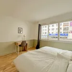 Appartement de 969 m² avec 4 chambre(s) en location à Paris