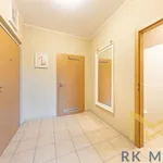 Pronajměte si 3 ložnic/e byt o rozloze 90 m² v Praha