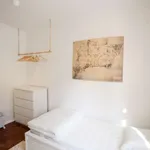 Rent a room of 250 m² in lisbon