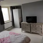 Maison de 500 m² avec 4 chambre(s) en location à Spermalie