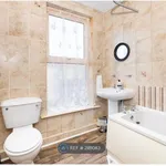 Rent 2 bedroom flat in Kirklees