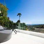 Rent 5 bedroom house of 350 m² in Marbella