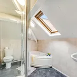 Rent 3 bedroom flat in Leeds