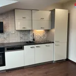 Pronajměte si 3 ložnic/e byt o rozloze 89 m² v Praha