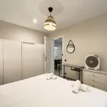 Rent 5 bedroom apartment of 95 m² in Barcelona