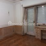 Rent 5 bedroom apartment of 190 m² in Rome