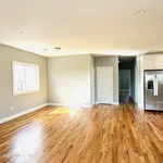 Rent 3 bedroom apartment of 260 m² in Staten Island